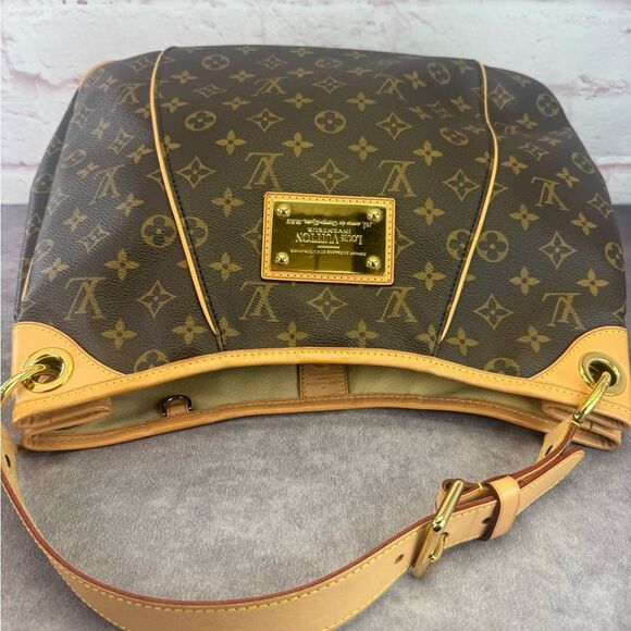 Louis Vuitton Monogram Galliera PM Shoulder Bag - Picture 12 of 16